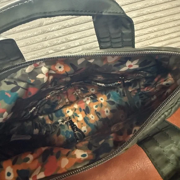 lug Quilted Olive Green Nylon Crossbody Tote - Picture 3 of 6